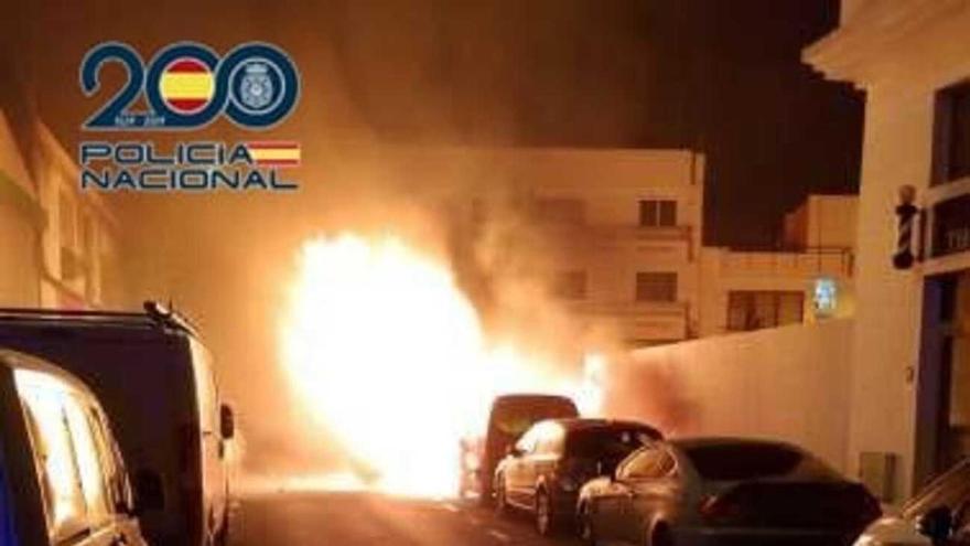 Detenido el pirómano que incendió 14 vehículos y 13 contenedores de basura en solo tres días en Arrecife