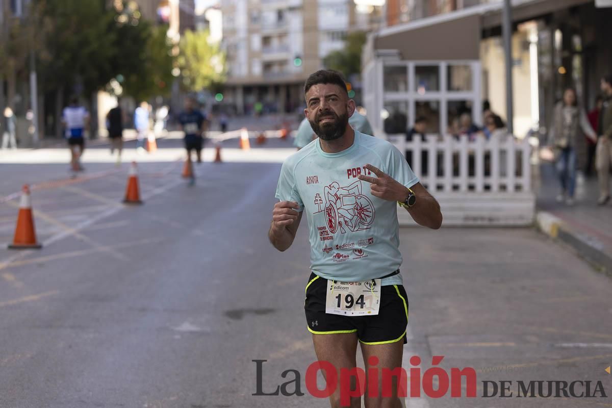 Carrera '10K Assota por ti' en Caravaca (salida y giro primera vuelta)