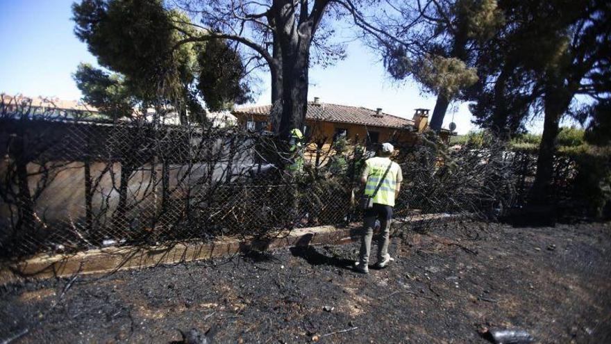 Un incendio afecta a una casa y a la residencia de Garrapinillos