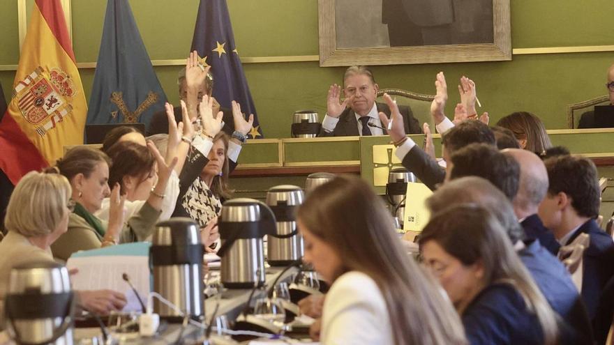 Oviedo aprueba congelar los impuestos por segundo año consecutivo entre las críticas de la oposición