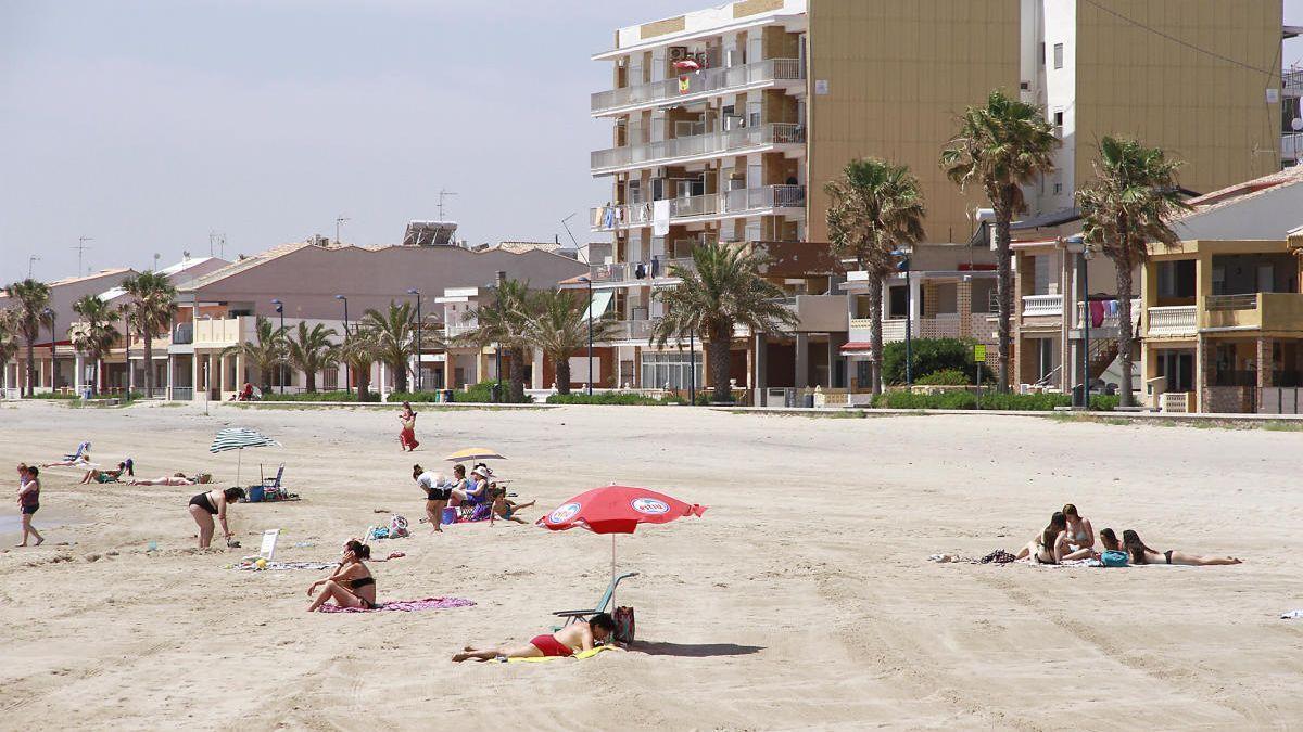 La playa de Puçol mantiene la bandera azul.