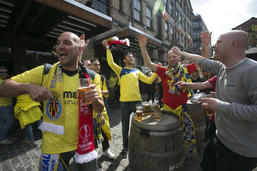 Liverpool se tiñe de amarillo