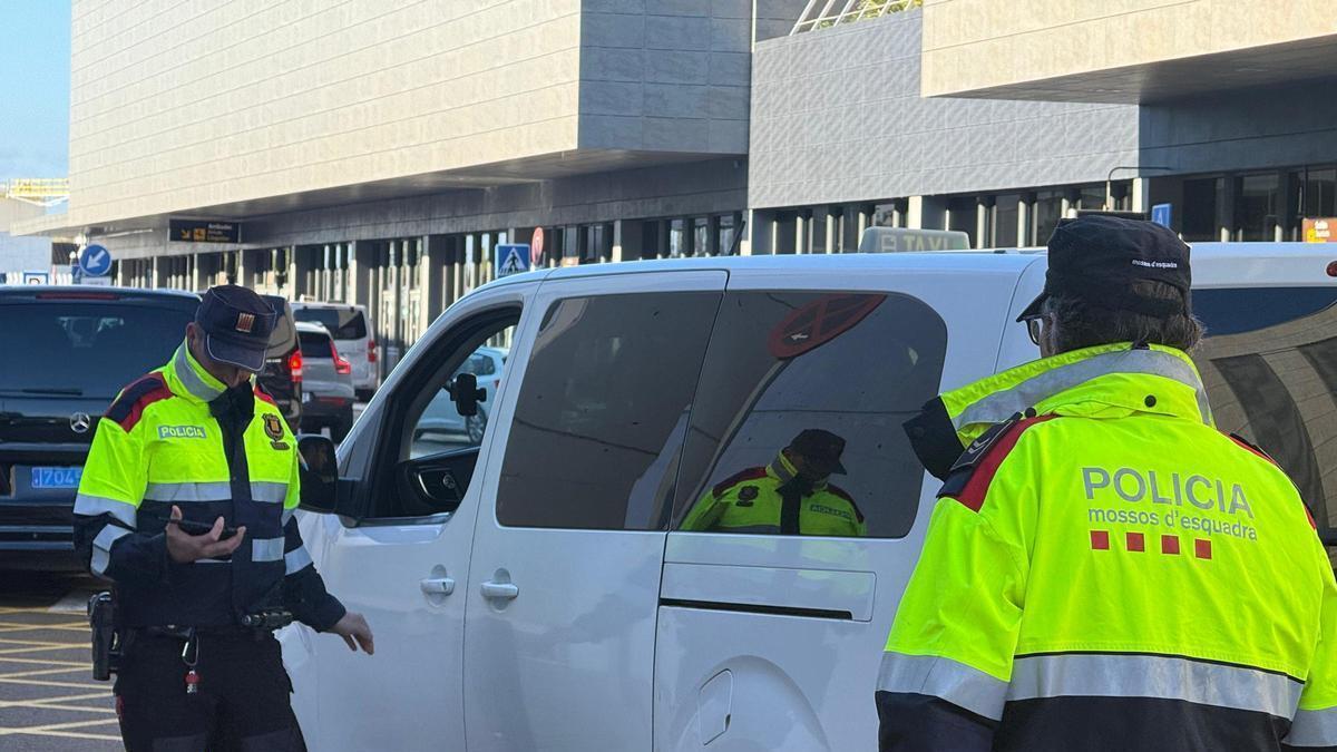 VÍDEO | Els taxistes de Girona denuncien que hi ha persones treballant il·legalment en el sector i volen que l'Ajuntament actuï