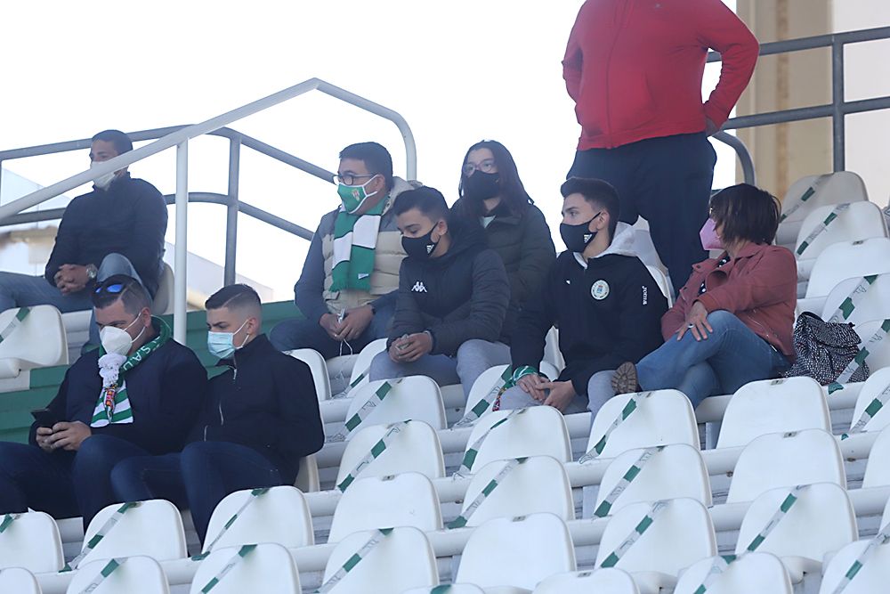 Aficionados asistentes al encuentro Córdoba CF-Betis B