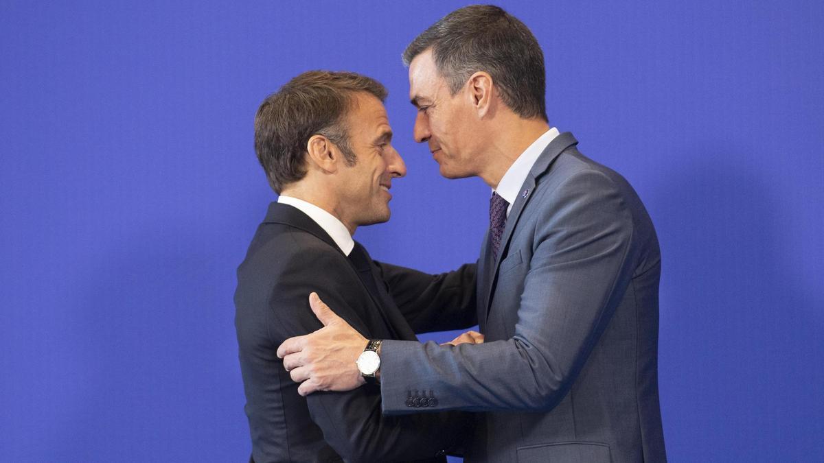 Emmanuel Macron con Pedro Sanchez en Granada