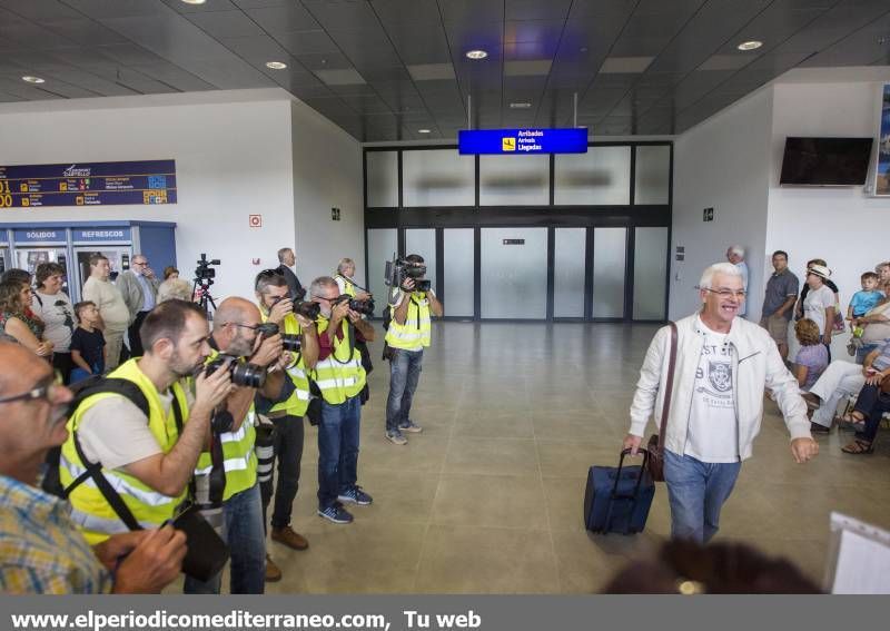 GALERÍA DE FOTOS -- Primer vuelo comercial en el aeropuerto de Castellón