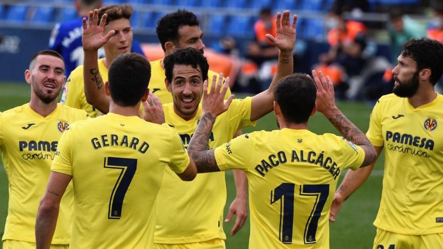 Los jugadores del Villarreal celebran su victoria.