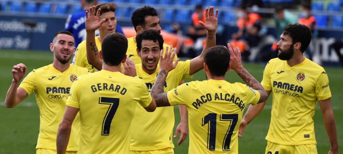 Los jugadores del Villarreal celebran su victoria.
