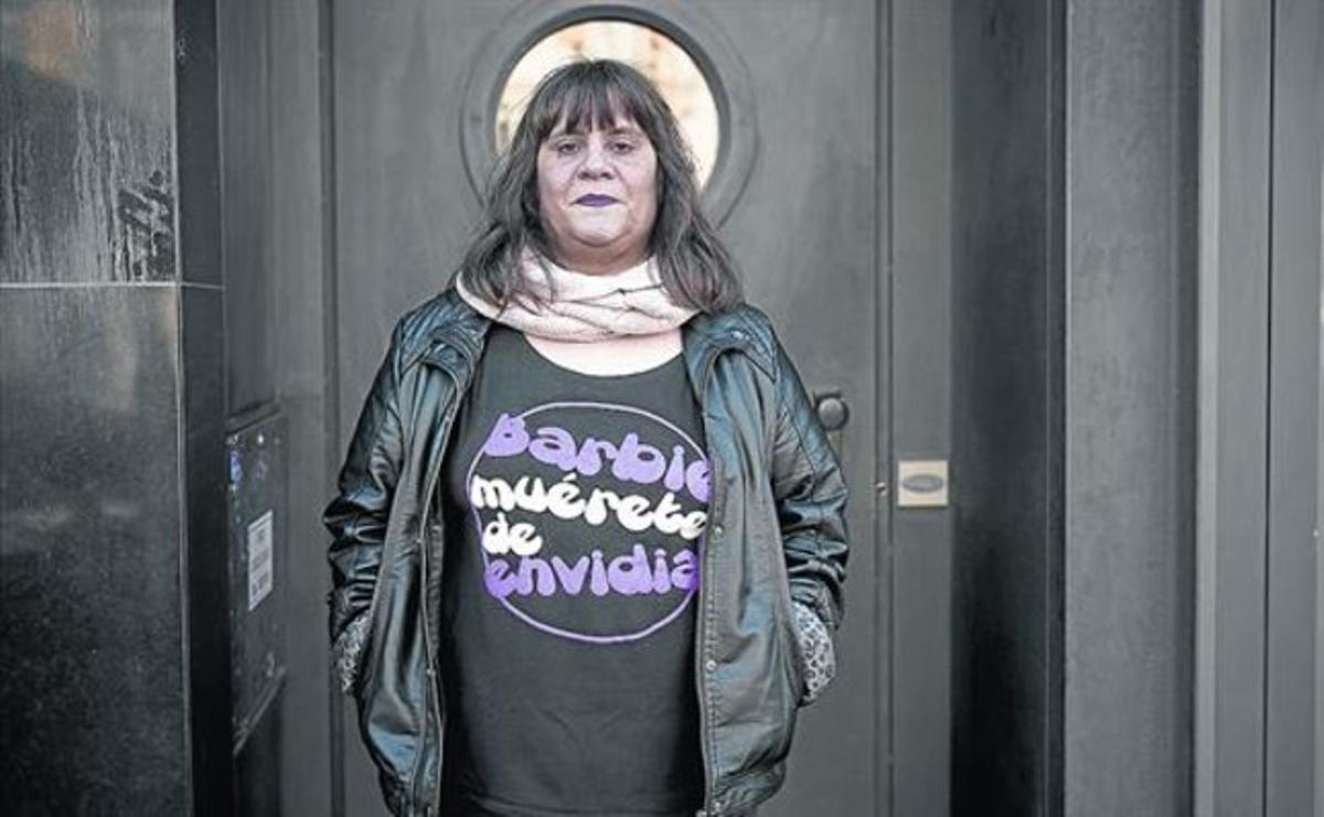 «Al principi mobservava, després ja vaig deixar de mirar-me als miralls»_MEDIA_1 «Al principi mobservava, després ja vaig deixar de mirar-me als miralls»_MEDIA_1
