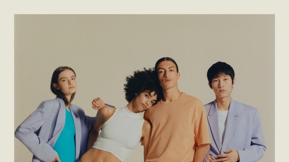 Bershka ha creado los trajes, unisex y en colores pastel, para mujeres y hombres de todas las edades