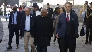 El presidente de Cabo Verde sorprende de paseo por Santiago tras reunirse con Pedro Sánchez
