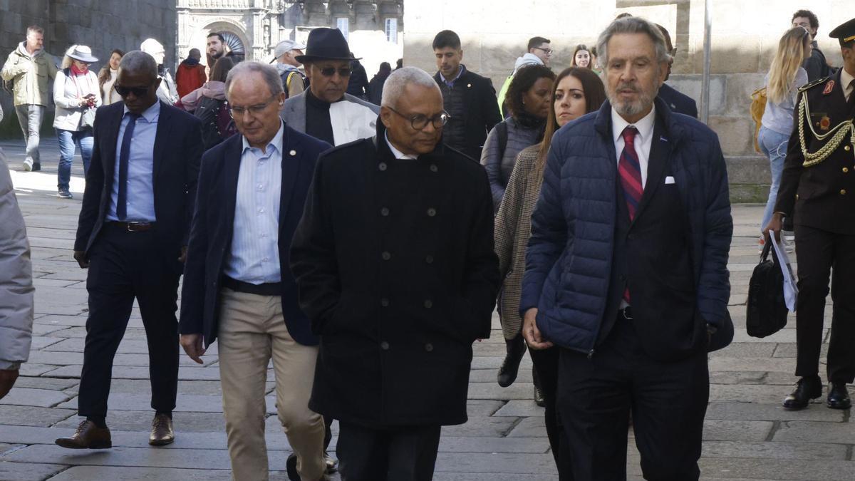 El presidente de Cabo Verde sorprende con una visita no prevista a Santiago tras reunirse con Sánchez en la Moncloa