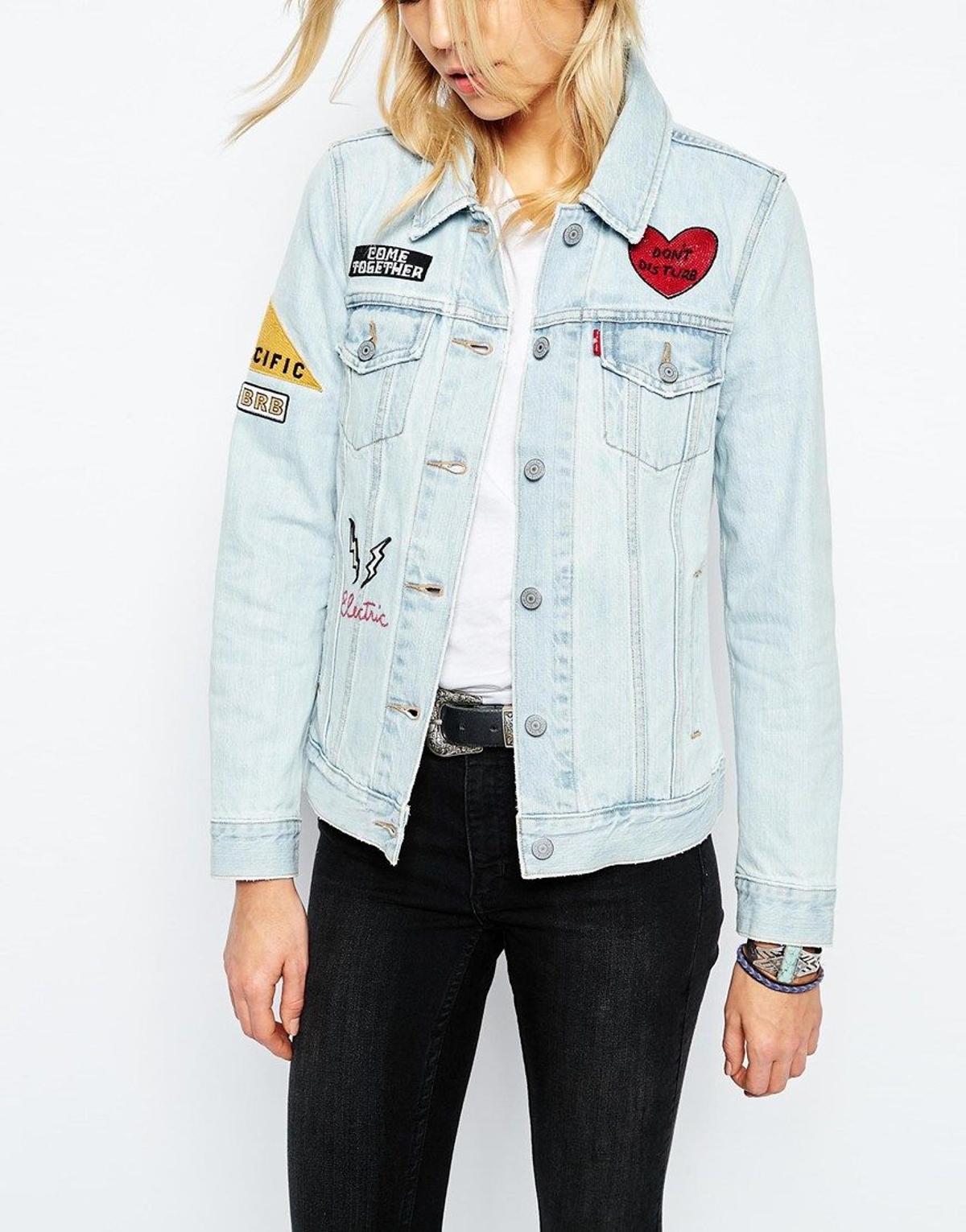 Chaqueta vaquera estilo boyfriend con parches Trucker de Levi's, en Asos (122,99 €)