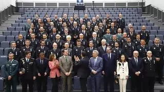 La Junta de Andalucía condecora con medallas al mérito a 63 policías locales en Córdoba