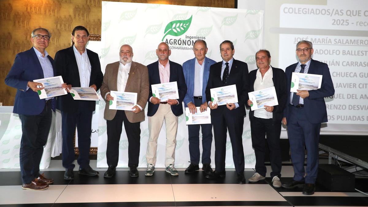 El Colegio de Ingenieros Agrónomos de Aragón, Navarra y País Vasco vivió ayer una jornada plagada de homenajes y reconocimientos.
