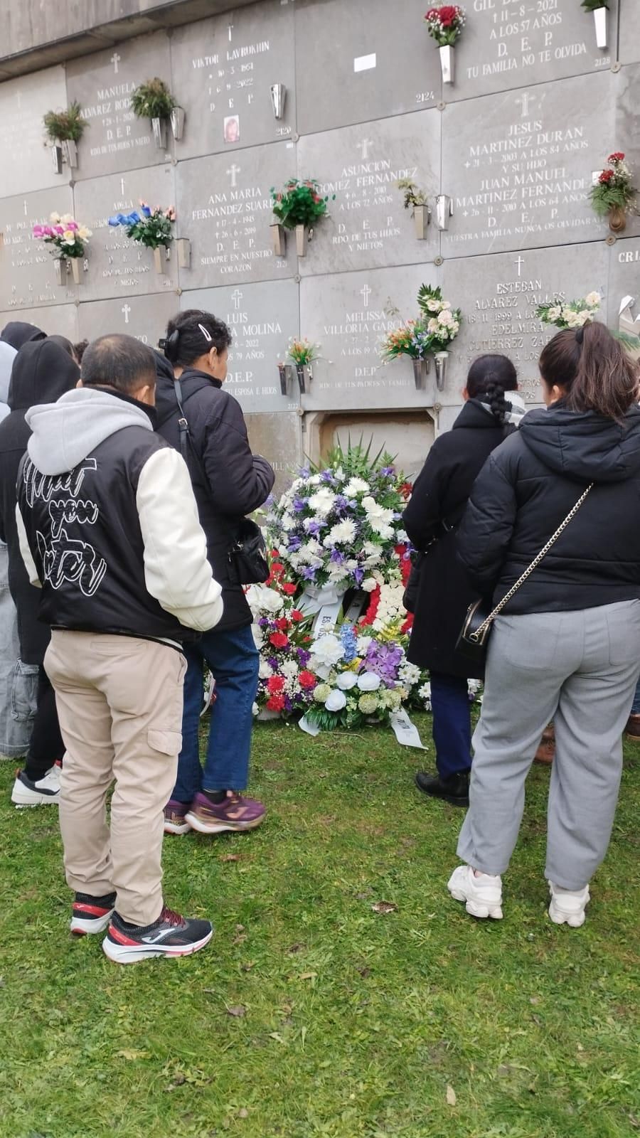 EN IMÁGENES: Familiares y amigos despiden a Leónidas Labord, el cuidador ecuatoriano apuñalado en La Corredoria
