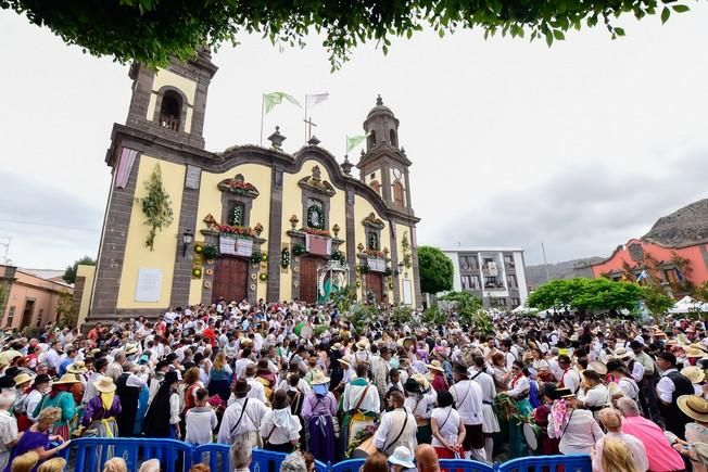 Procesion y Romeria por las Fiestas de las ...