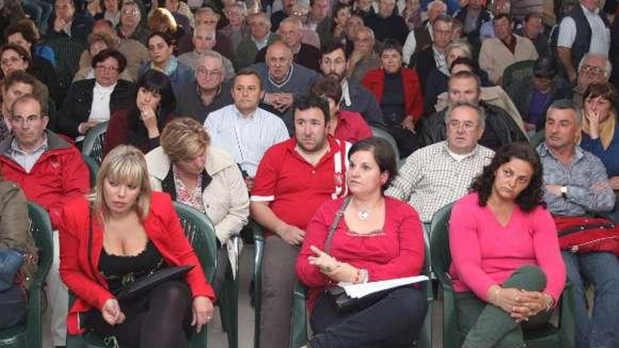 Un aspecto de la asamblea de vecinos de San Xulián.  // Santos Álvarez