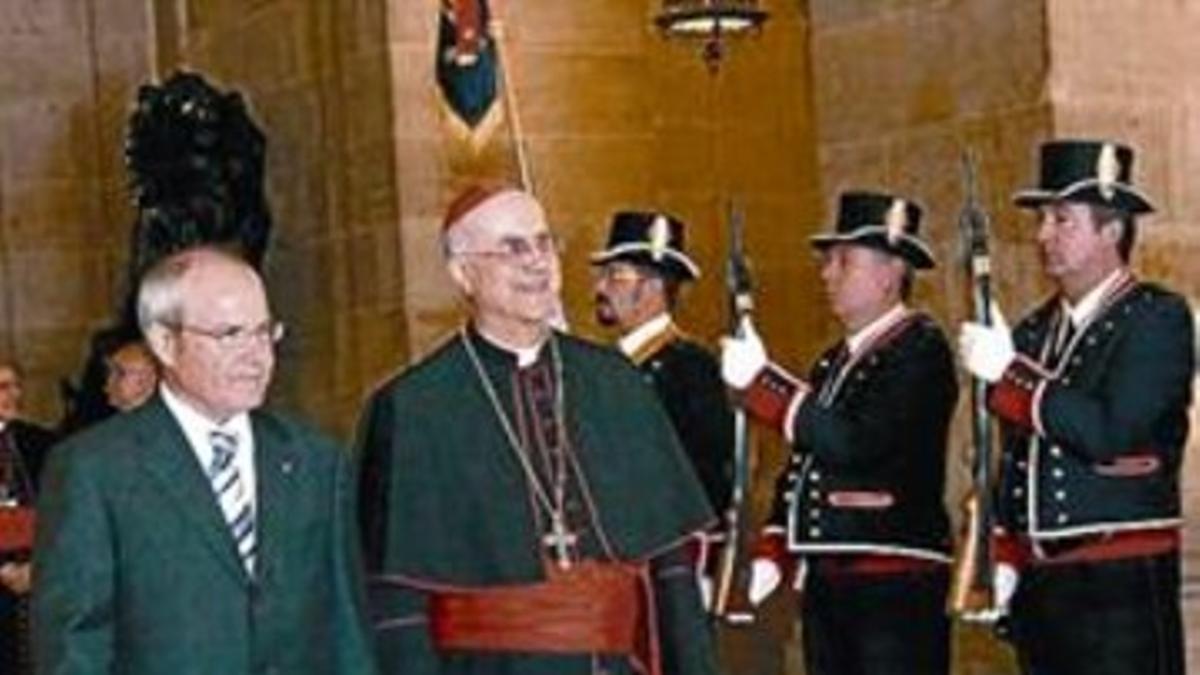 El 'president' Montilla y el cardenal Bertone, en la Generalitat, en abril.