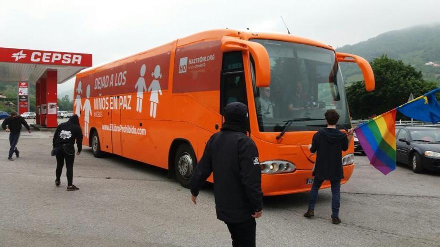 El autobús de &quot;Hazte Oir&quot; el día del ataque