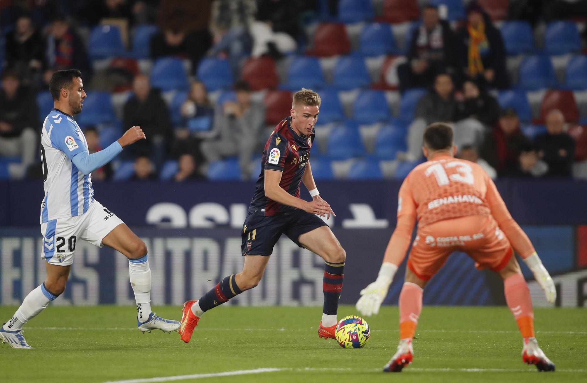 El Levante UD gana por la mínima al Málaga en el Ciutat