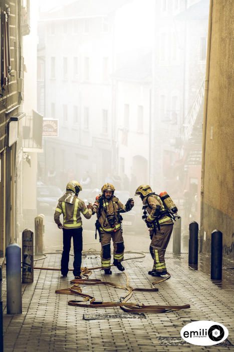 Un incendi crema la teulada d''una casa de Llívia i obliga a evacuar els veïns