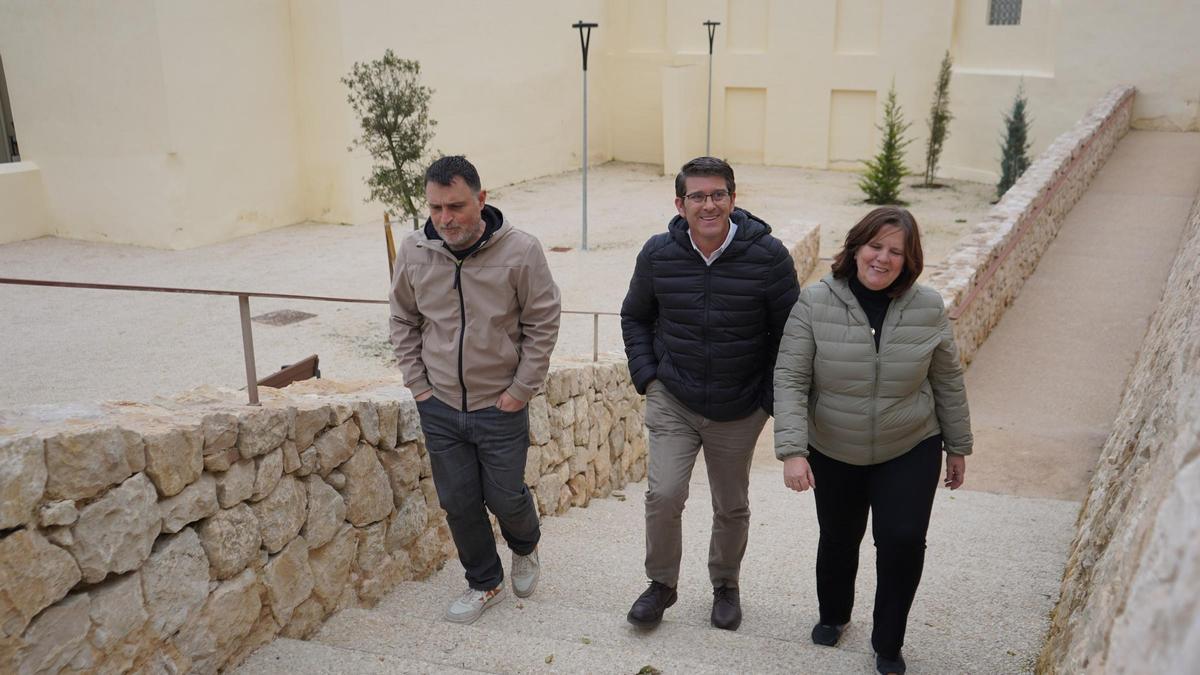 Óscar Borrell, Jorge Rodríguez y Sayo Gandia, en su visita al Parc de la Vila.