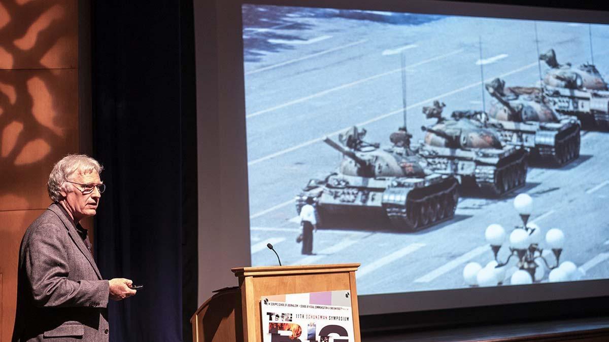 Jeff Widener, autor de la famosa foto del ’Hombre del tanque’ tras la masacre de Tiananmen, explica la historia de la icónica imagen.