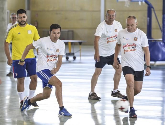 LAS PALMAS DE GRAN CANARIA. Fernando Clavijo participa junto a candidatos de la formación nacionalista y de otras fuerzas políticas en el partido de fútbol sala ?Una goleada al fracaso? organizado por el Club Deportivo Evangélico.  | 16/05/2019 | Fotógrafo: José Pérez Curbelo