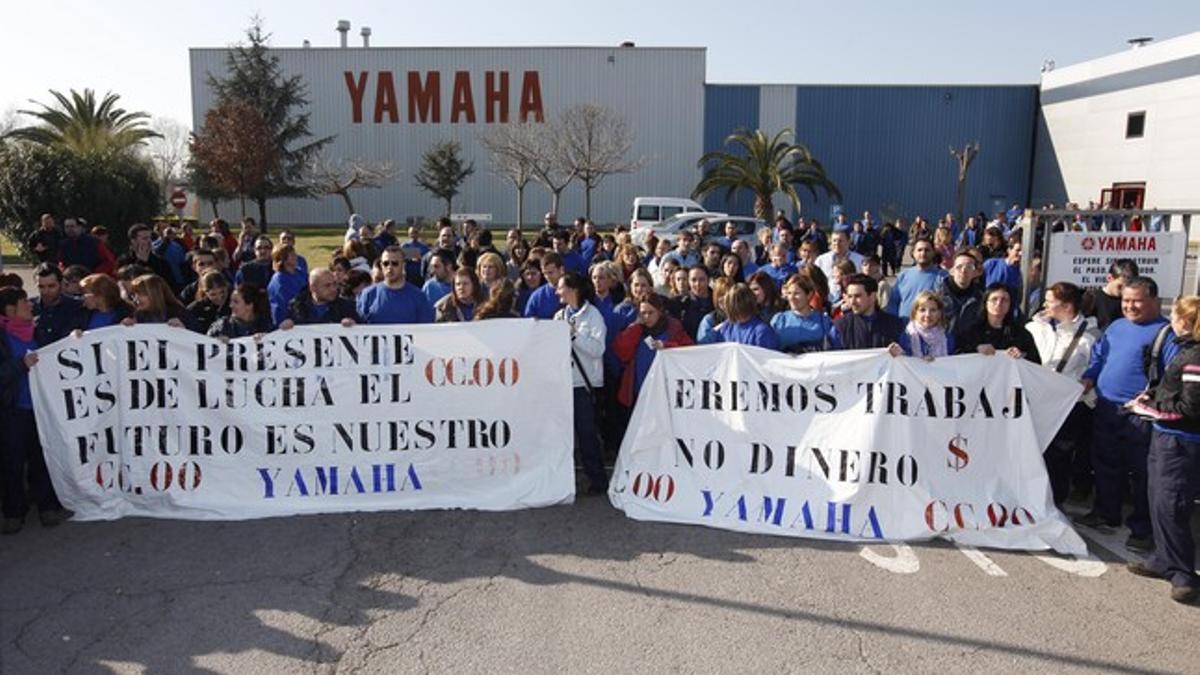 Concentración de los trabajadores de Yamaha, en Palau-solità i Plegamans.