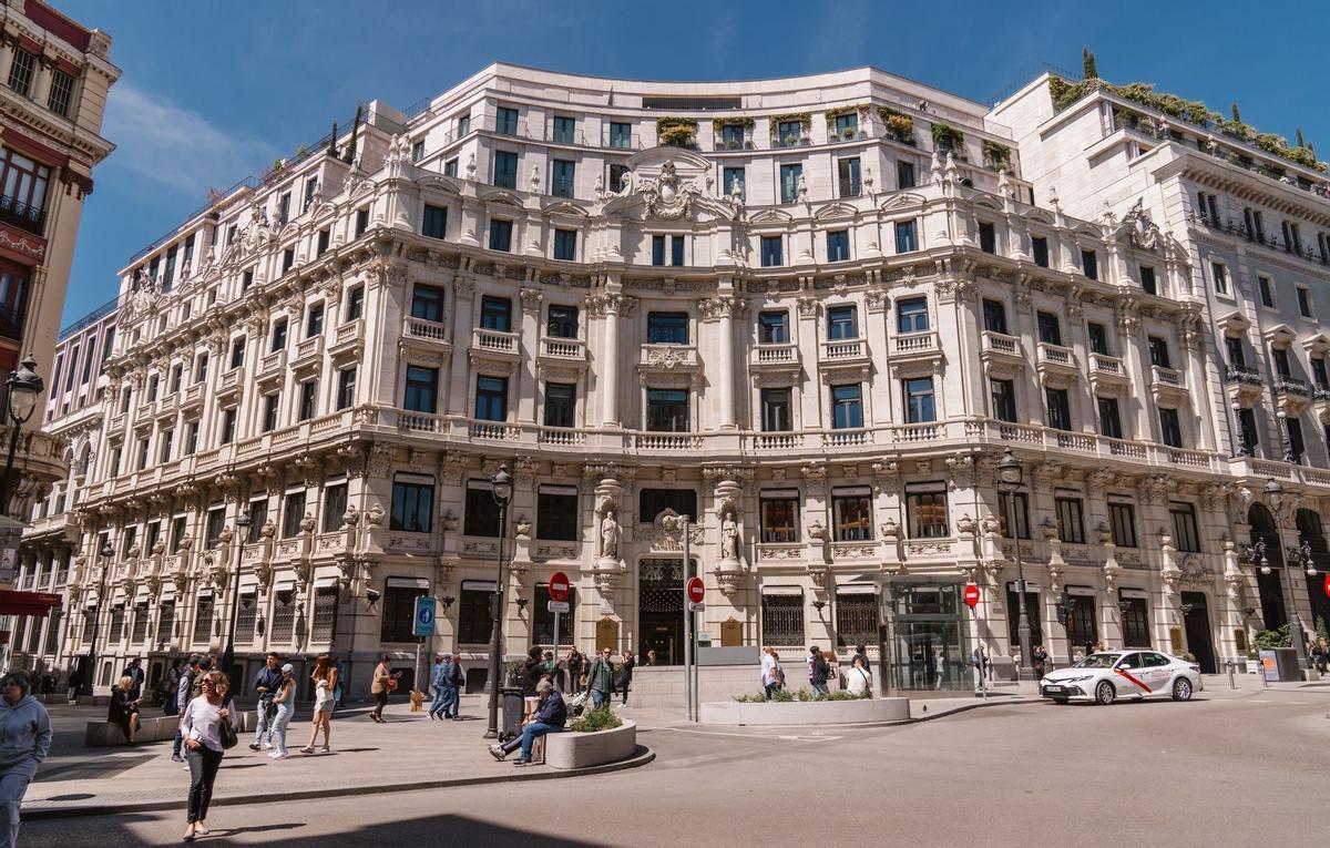 Exteriores de los apartamentos de lujo situados en Canalejas, en Madrid.