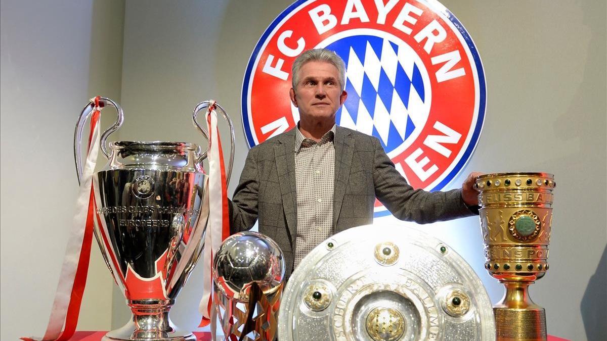 Jupp Heynckes posa en el 2013 con los trofeos de la Champions, Bundesliga, Copa y Supercopa