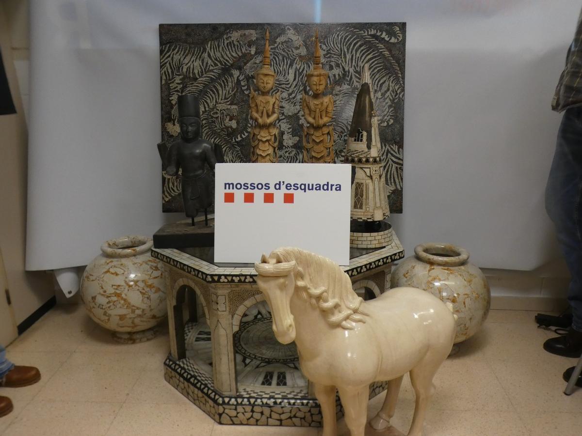 Les peces de decoració de luxe recuperades pels Mossos a Lloret.