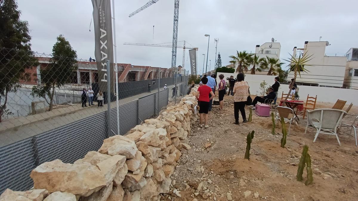 La Policía Local y la Guardia Civil detienen a las dueñas de la casa Langostina cuando itentaban evitar la ocupación de una parcela