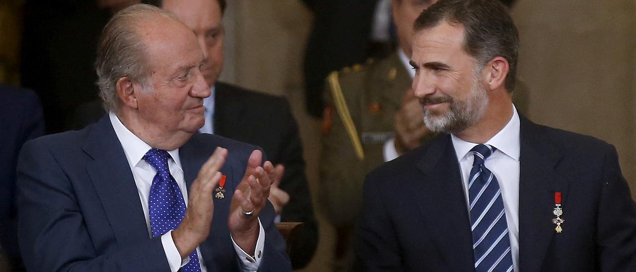 Juan Carlos I y Felipe VI.