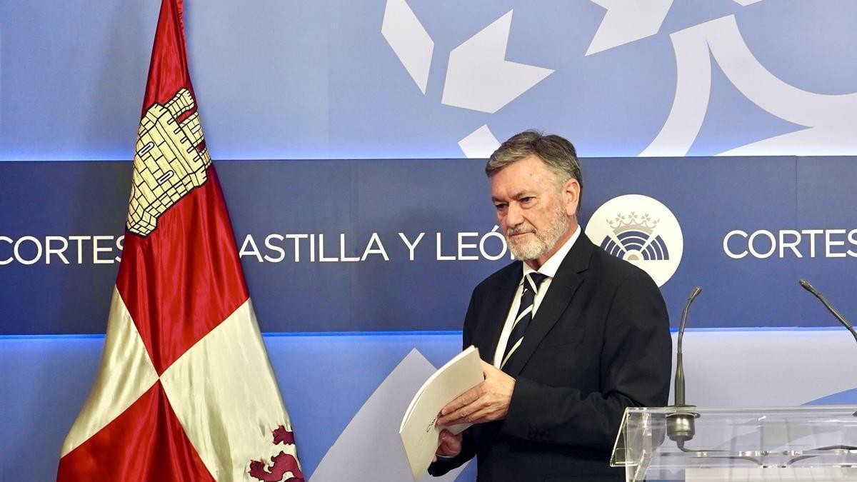 El presidente de las Cortes, Francisco Vázquez