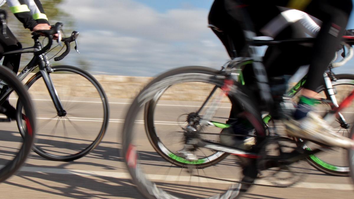 130 Radfahrer fuhren beim Rennen in Villena nicht ins Ziel (Symbolbild)