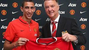 Di María y Van Gaal, con la camiseta del United.