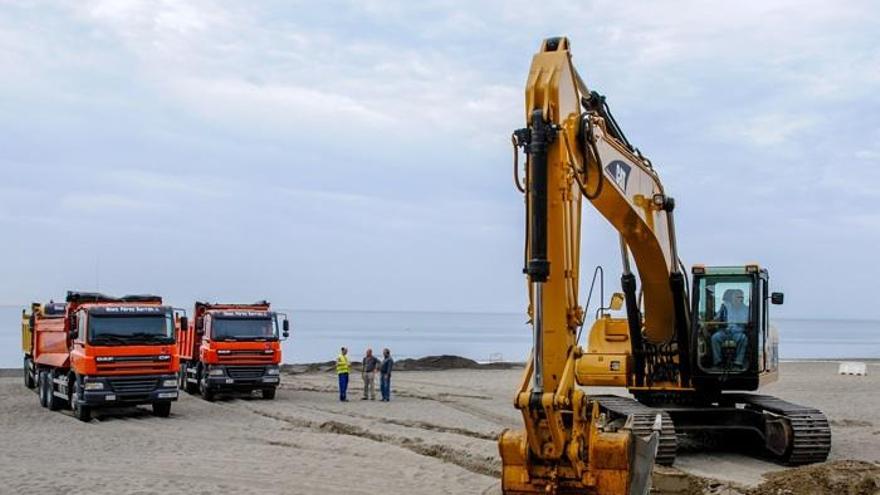 Las playas de Estepona volverán a recibir aportes de arena de cara a este verano.