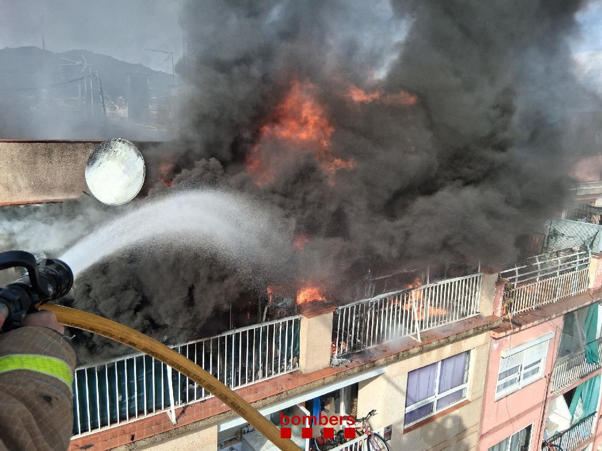 Imagen del incendio en Premià de Mar