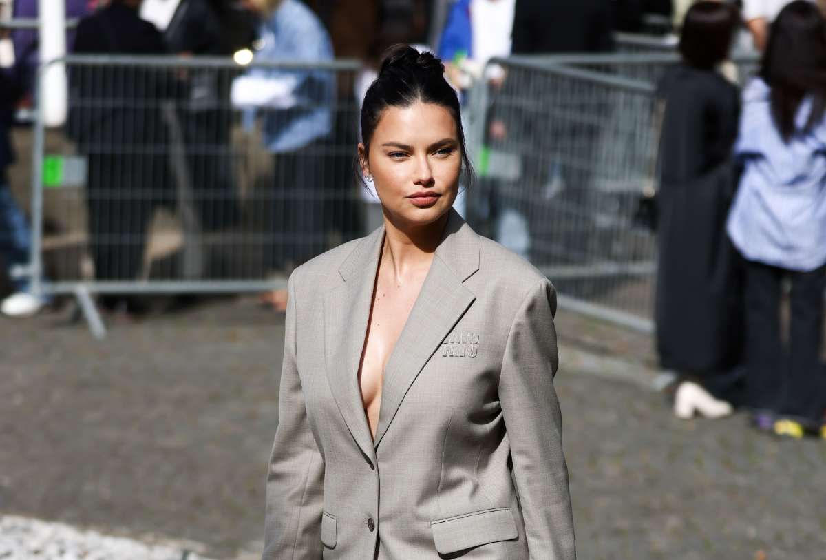 Adriana Lima en Paris Fashion Week