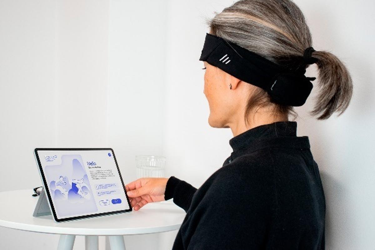 La diadema desarrollada por Bitbrain para monitorizar la actividad cerebral