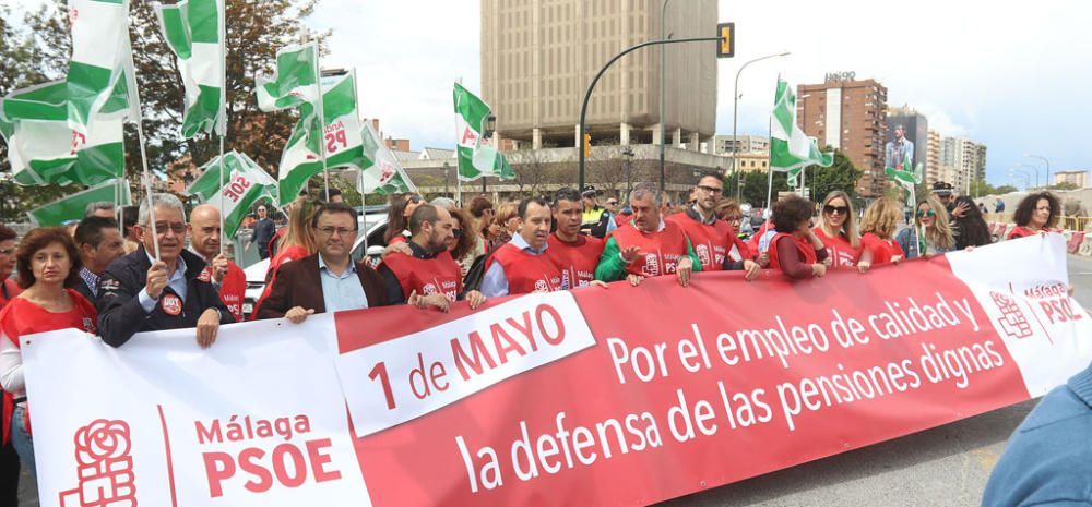 Miles de personas participan en la marcha convocada por los sindicatos para este martes, Día Internacional del Trabajo