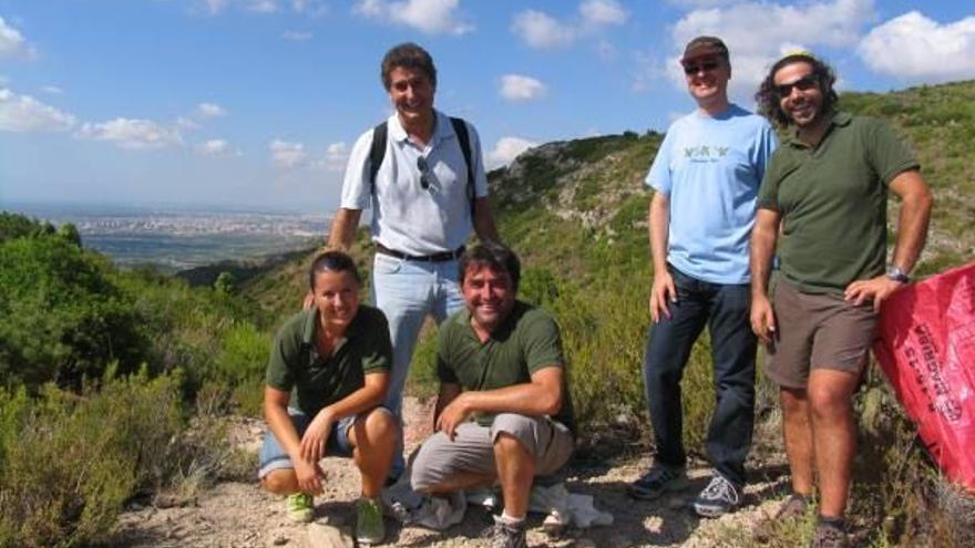 El Ayuntamiento de Castellón y “Amics de Palanques” siembran 7.000 pinos en el Desert de les Palmes en menos de una hora