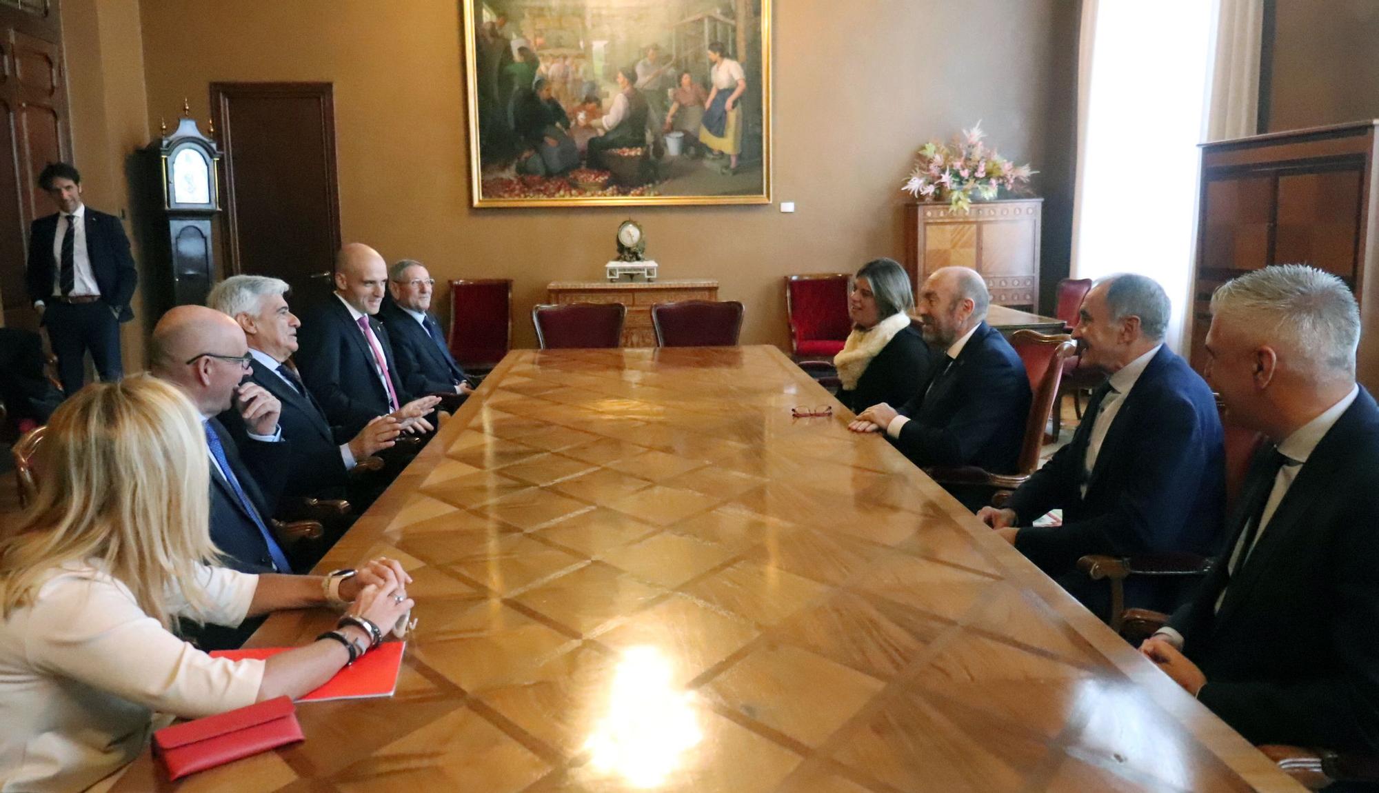 La visita del presidente de la Federación Española de Fútbol, Pedro Rocha, a Asturias, en imágenes