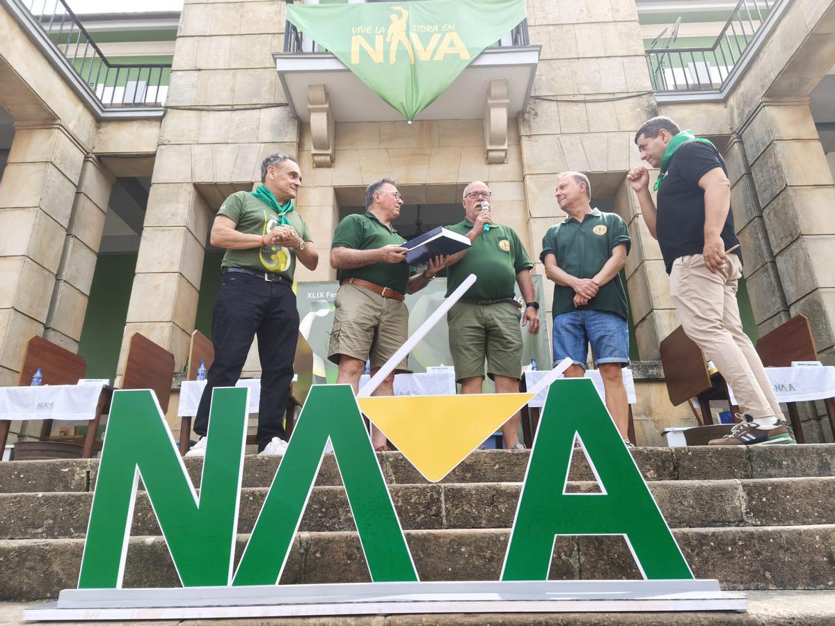 Así fue la emocionante y multitudinaria cata a ciegas para elegir la mejor sidra de Asturias en Nava