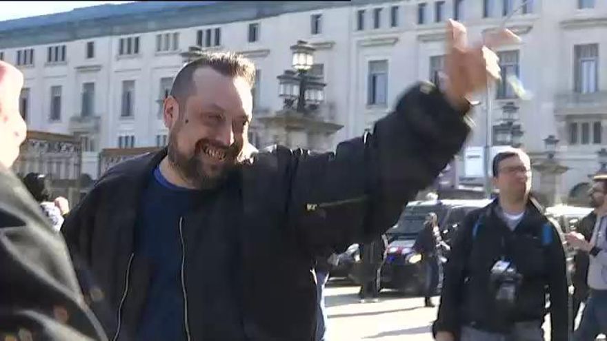 Tensión en las inmediaciones del Parlament entre unionistas e independentistas