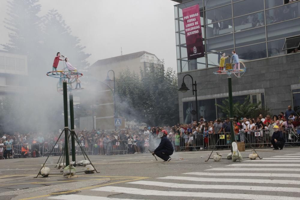 El tradicional acto, que se realizó ante cientos de personas, sufrió un imprevisto a causa del fallo de un dispositivo de seguridad que impidió que dos figuras explotasen bien.