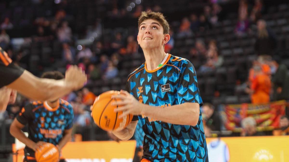 Sergio de Larrea, de nuevo entre los 12 convocados ante el Anadolu Efes.