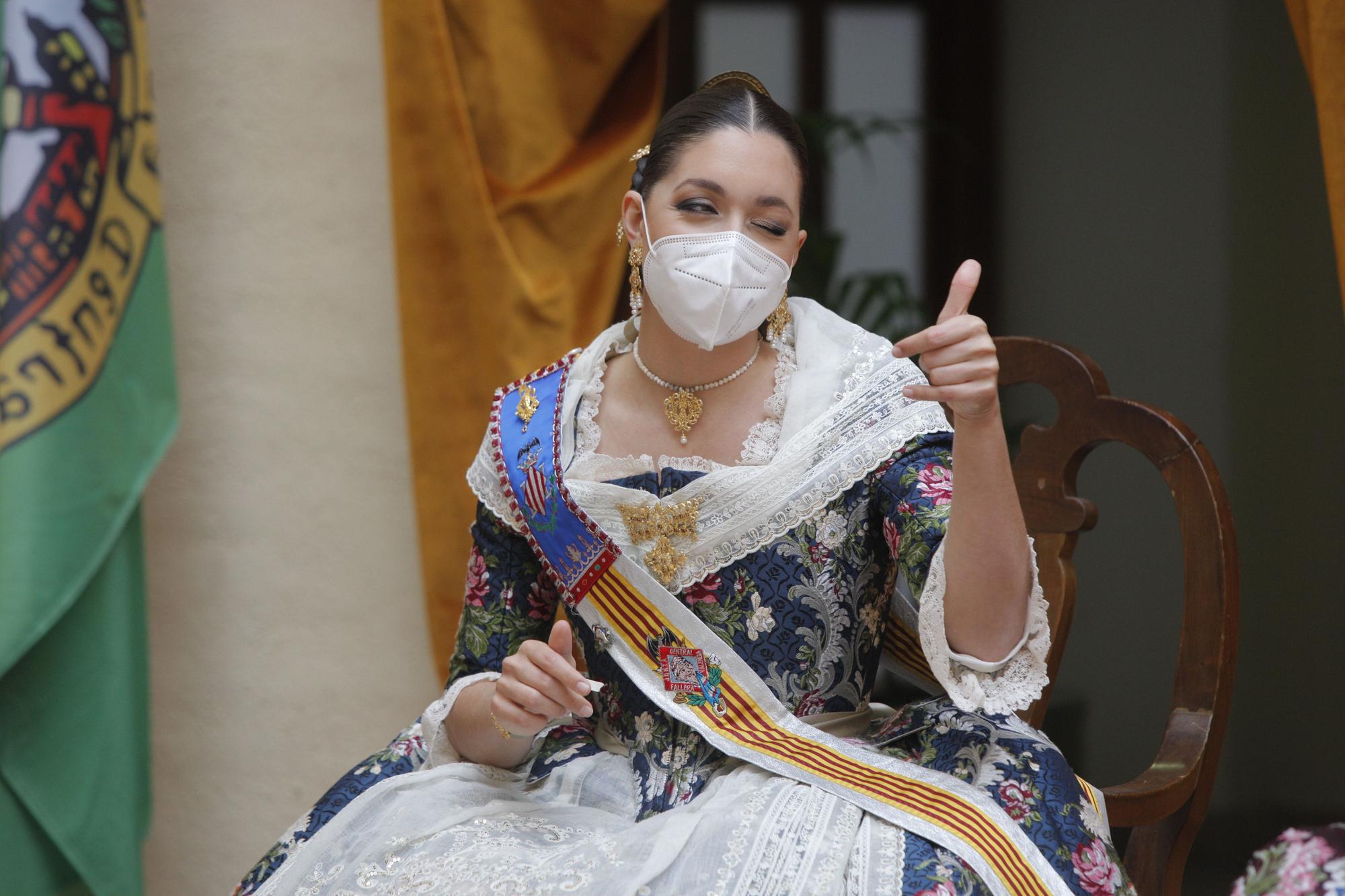 Sábado de Fallas en abril para Consuelo Llobell y la corte